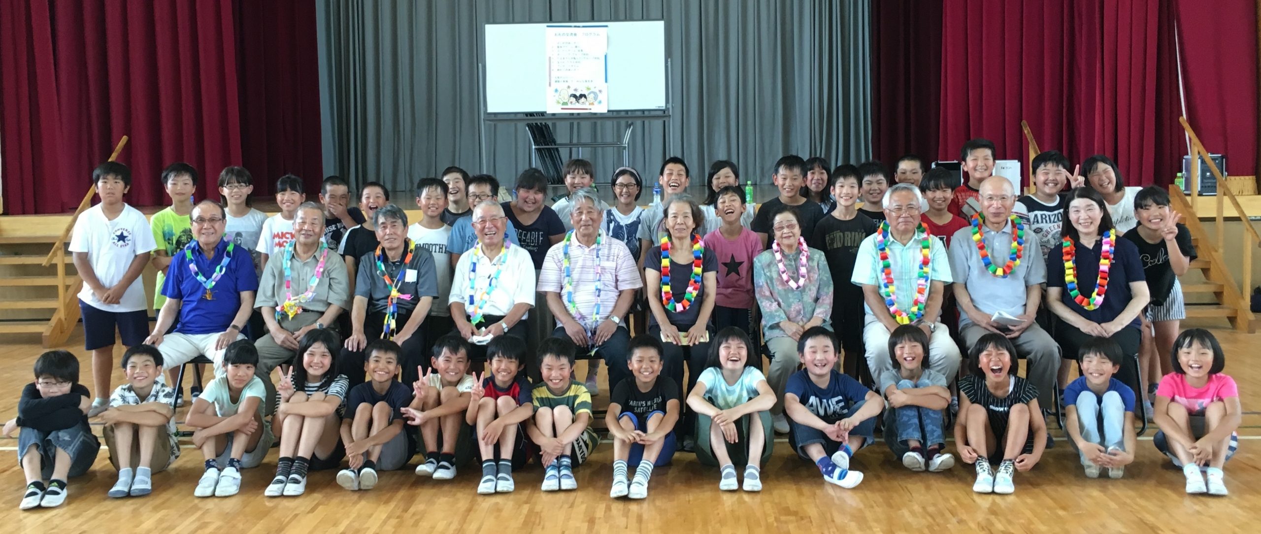 箕島小学校５年生と高齢者との「ふれ合い交流会」を開催しました!!