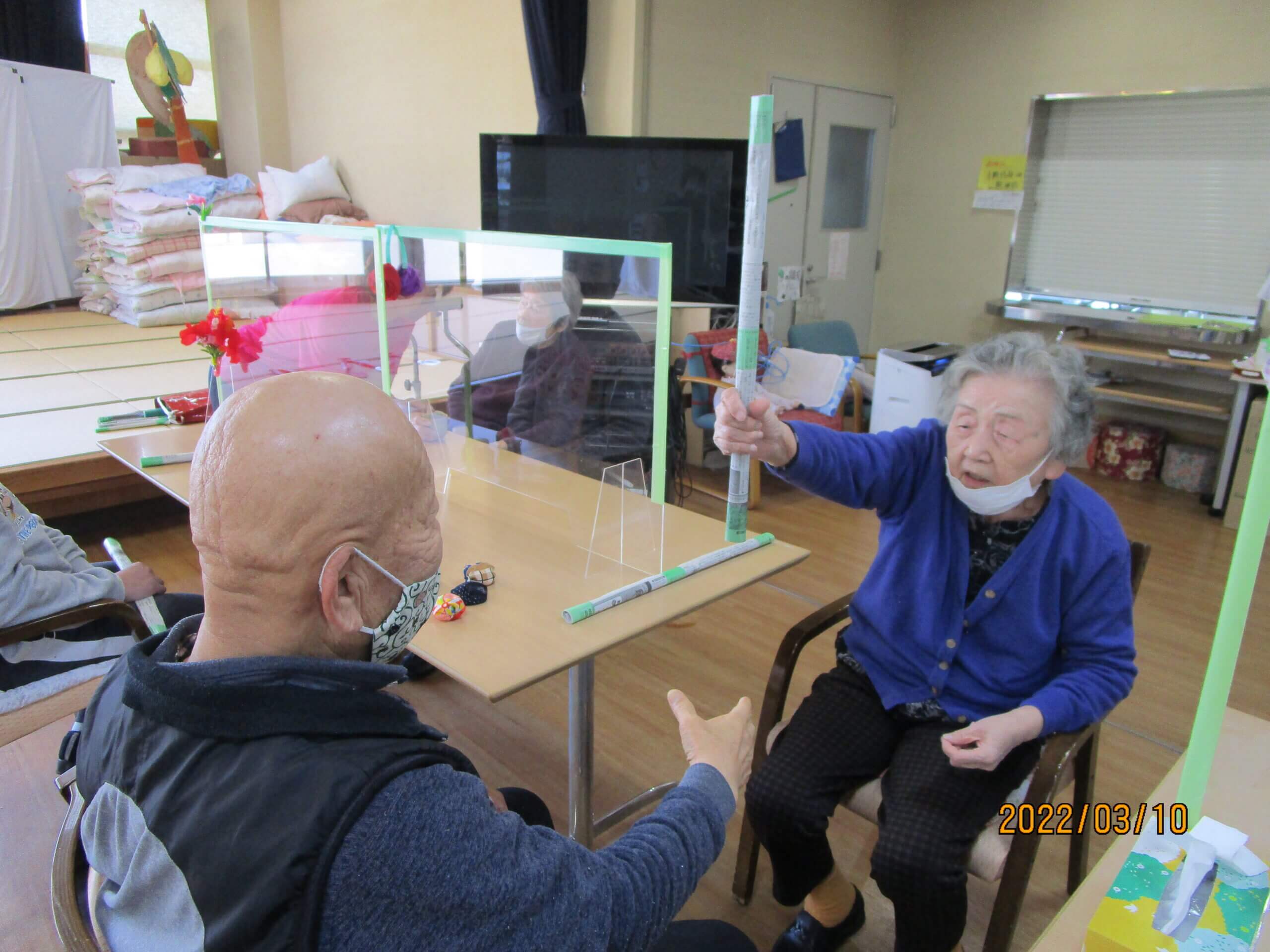ジャンケン新聞取りゲーム