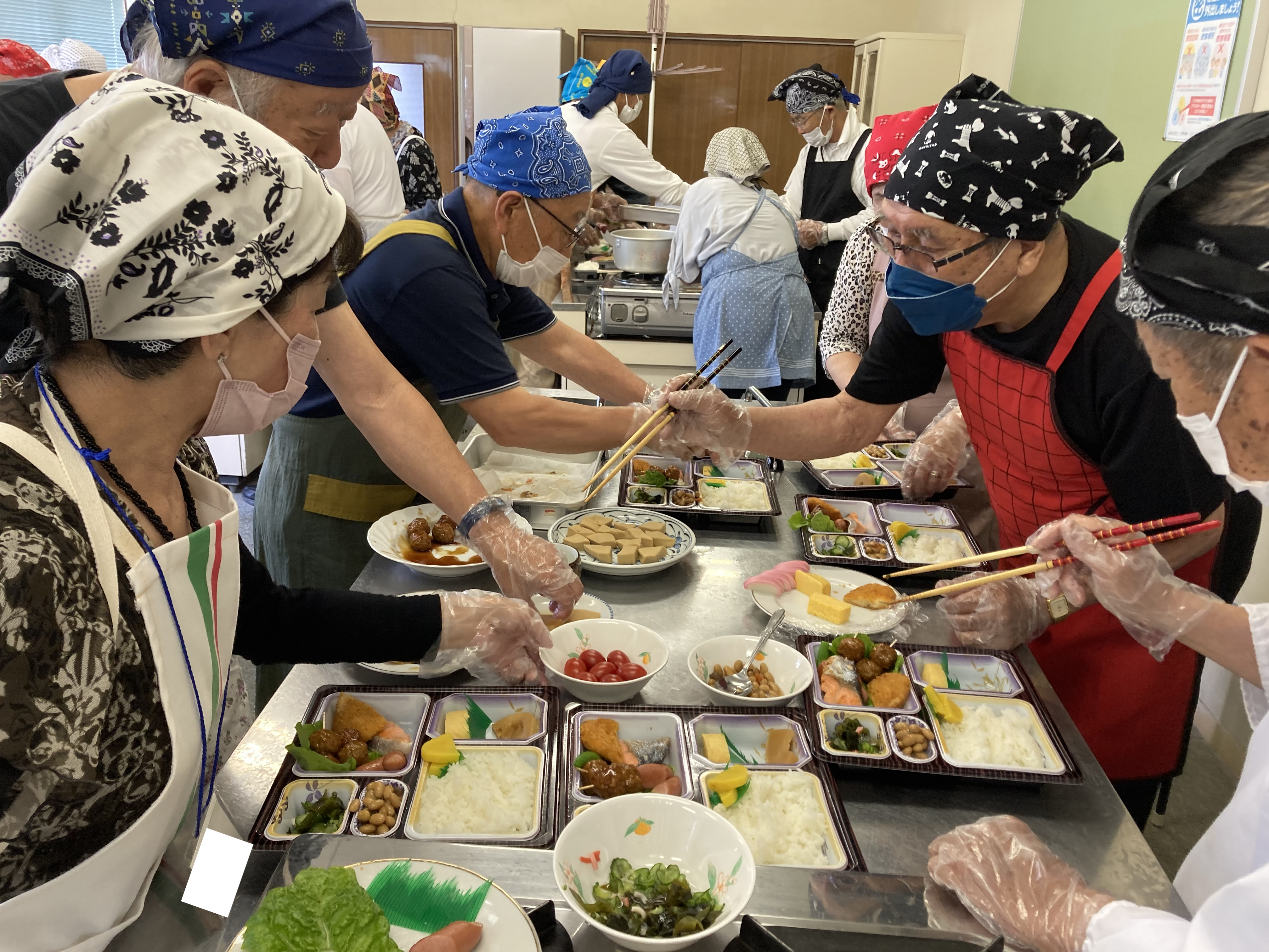 老人クラブ連合会　女性部料理教室を開催しました。